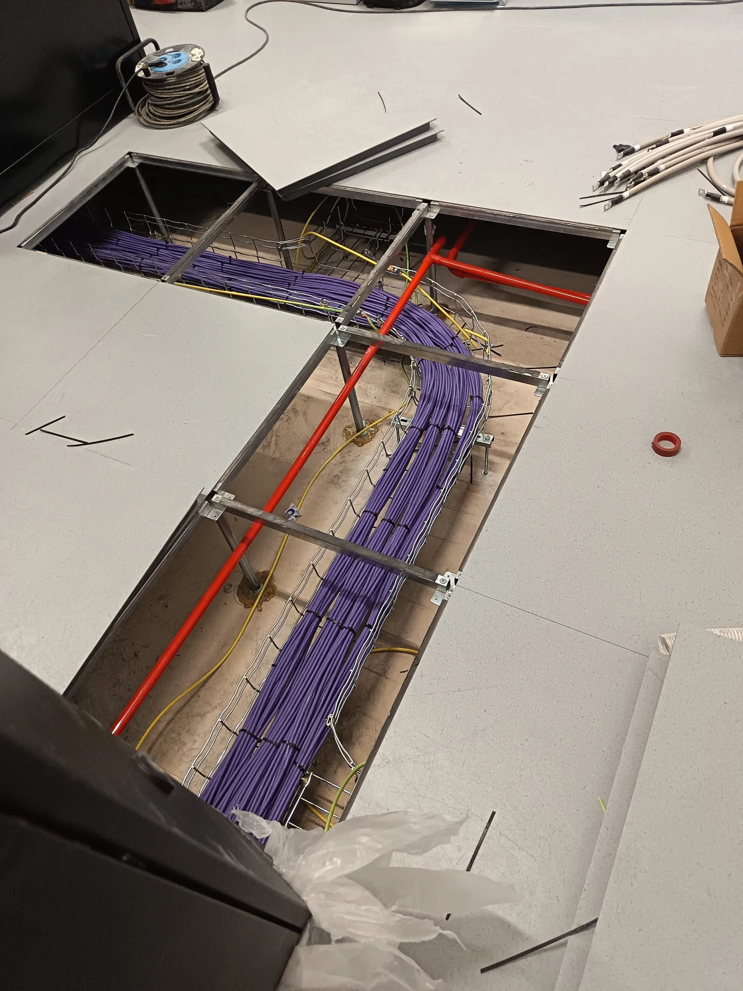 Instalación de telecomunicaciones y cableado en local comercial en Málaga